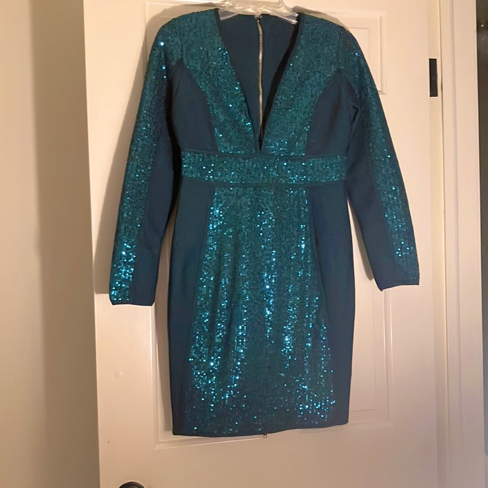 Beautiful vibrant dress to wear for many different occasions.